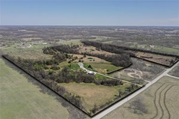 $750,000 | 1171 Northwest 250th Road, Holden, MO 64040