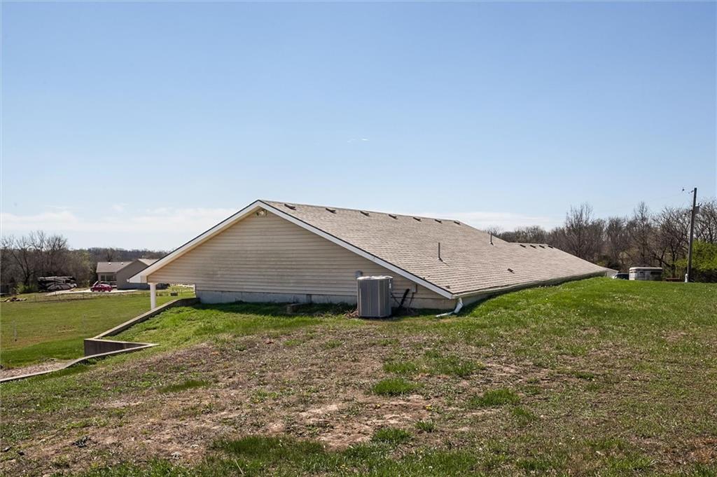 1171 Northwest 250th Road Holden, MO 64040 - Photo 6 of 41