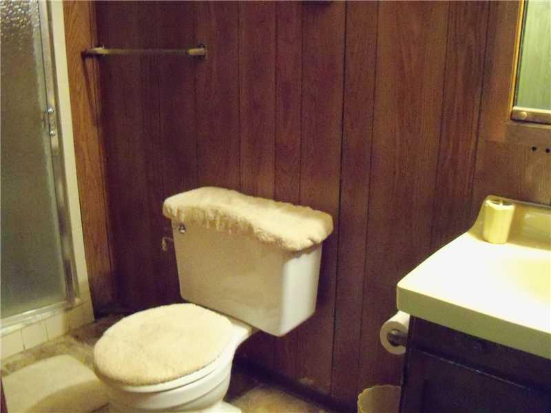 1 Lar Rita Lane McKees Rocks, PA 15136 - Photo 11 of 14 Full Bath.