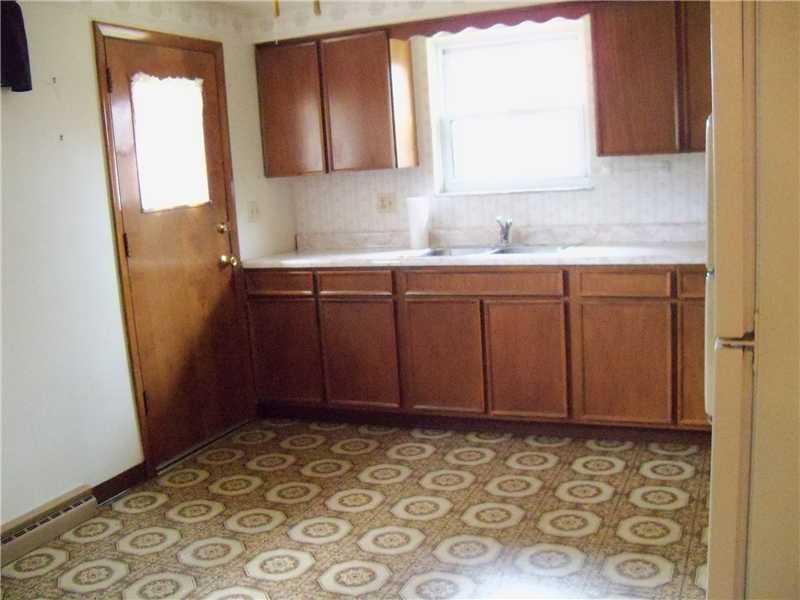 1 Lar Rita Lane McKees Rocks, PA 15136 - Photo 5 of 14 Kitchen.