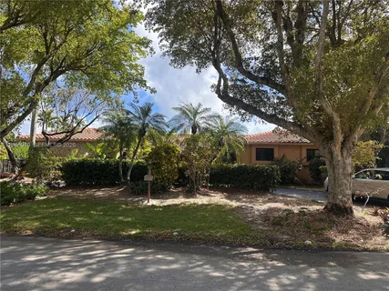 $2,000,000 | 13351 Southwest 57th Court, Pinecrest, FL 33156