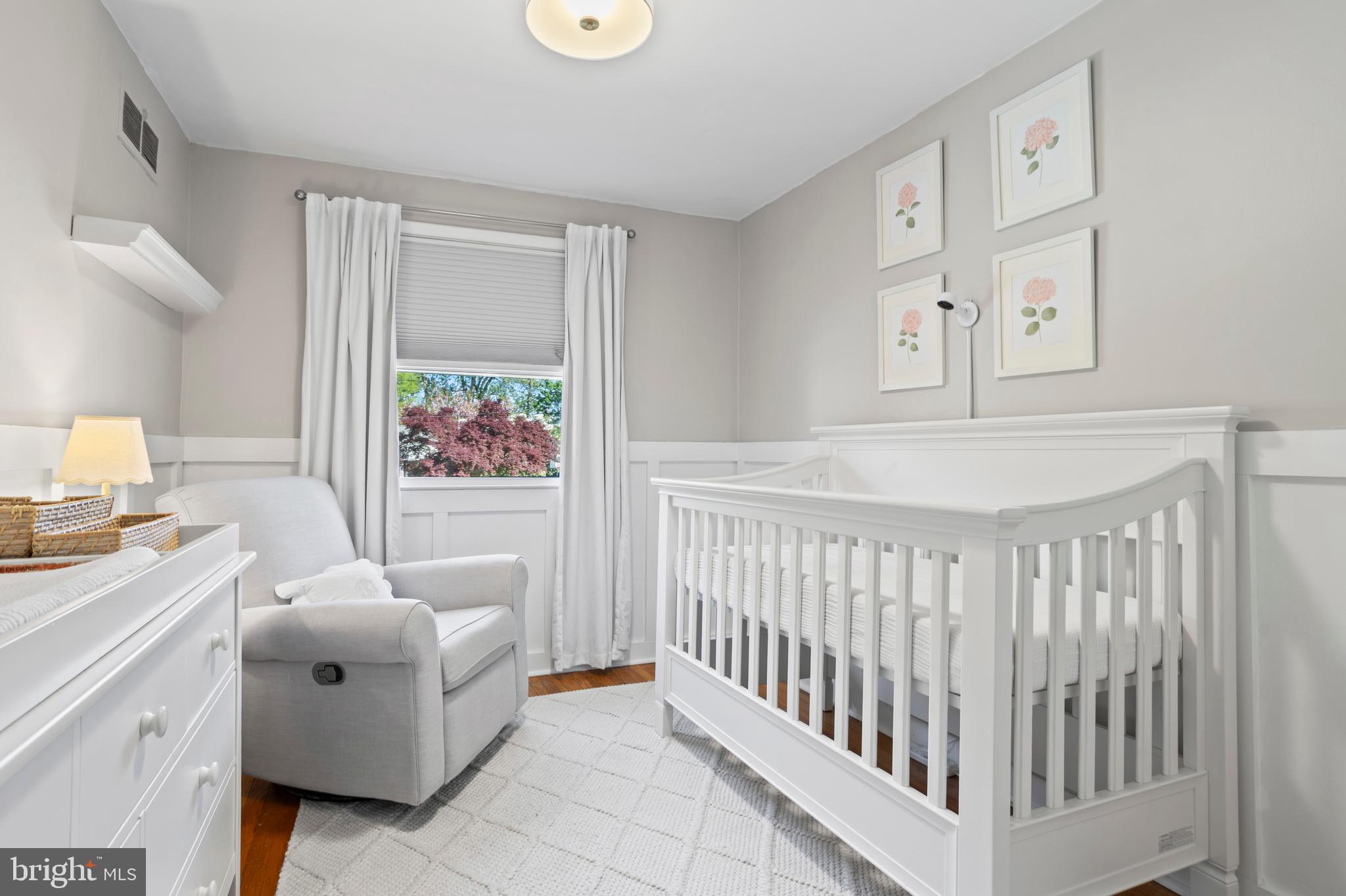 105 Longview Drive Springfield, PA 19064 - Photo 18 of 33 a bathroom with a sink and a mirror