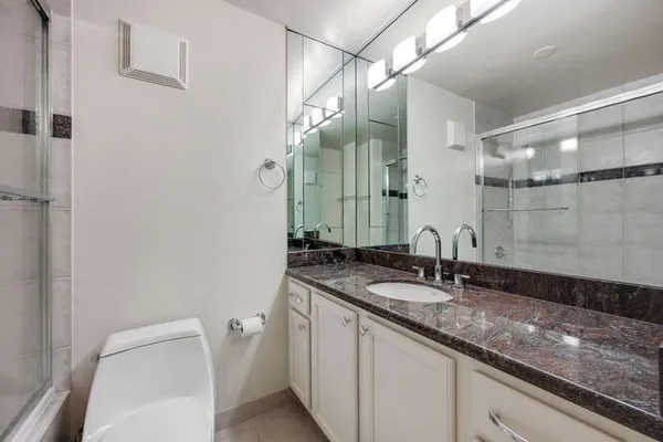 $3,000 | 111 East Chestnut Street, Unit 22H, Chicago, IL 60611