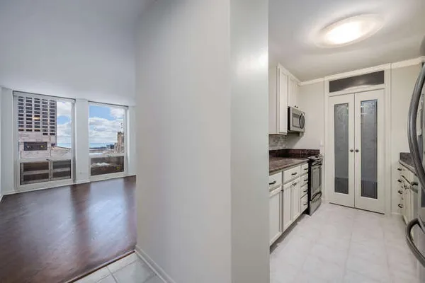 $3,000 | 111 East Chestnut Street, Unit 22H, Chicago, IL 60611