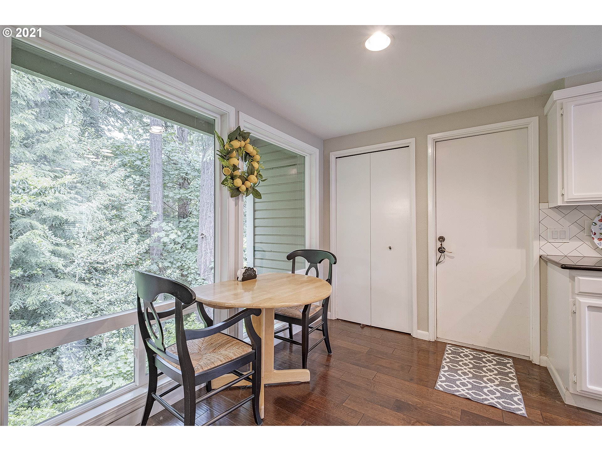 9706 Southwest Quail Post Road Portland, OR 97219 - Photo 13 of 31 Gallery Image 13