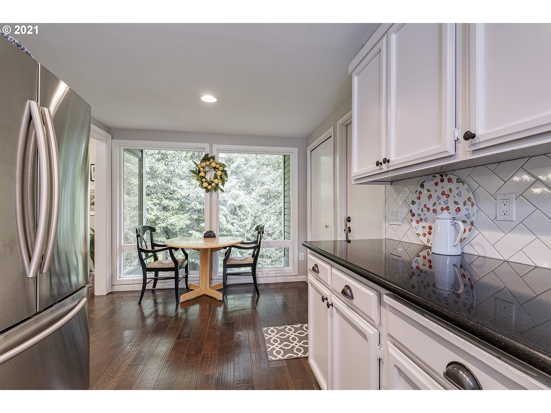 9706 Southwest Quail Post Road Portland, OR 97219 - Photo 15 of 31 Gallery Image 15