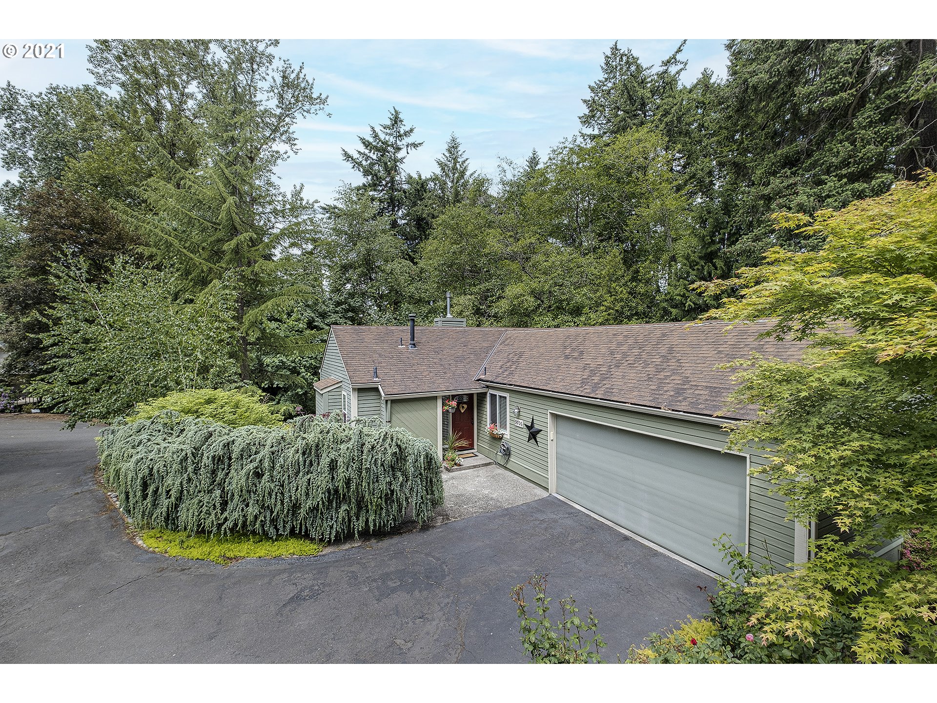 9706 Southwest Quail Post Road Portland, OR 97219 - Photo 2 of 31 Gallery Image 2