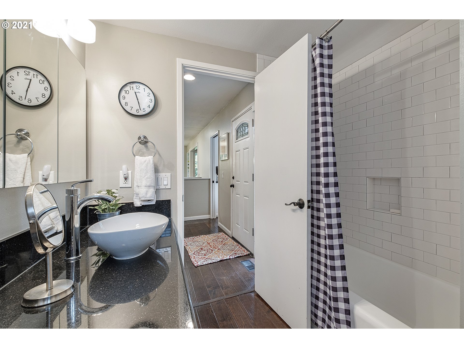 9706 Southwest Quail Post Road Portland, OR 97219 - Photo 21 of 31 Gallery Image 21