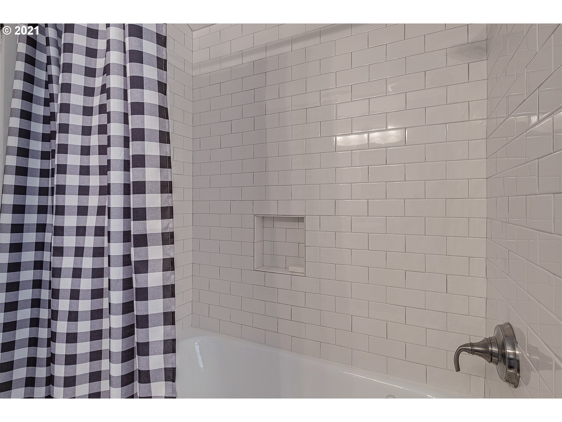 9706 Southwest Quail Post Road Portland, OR 97219 - Photo 22 of 31 Gallery Image 22