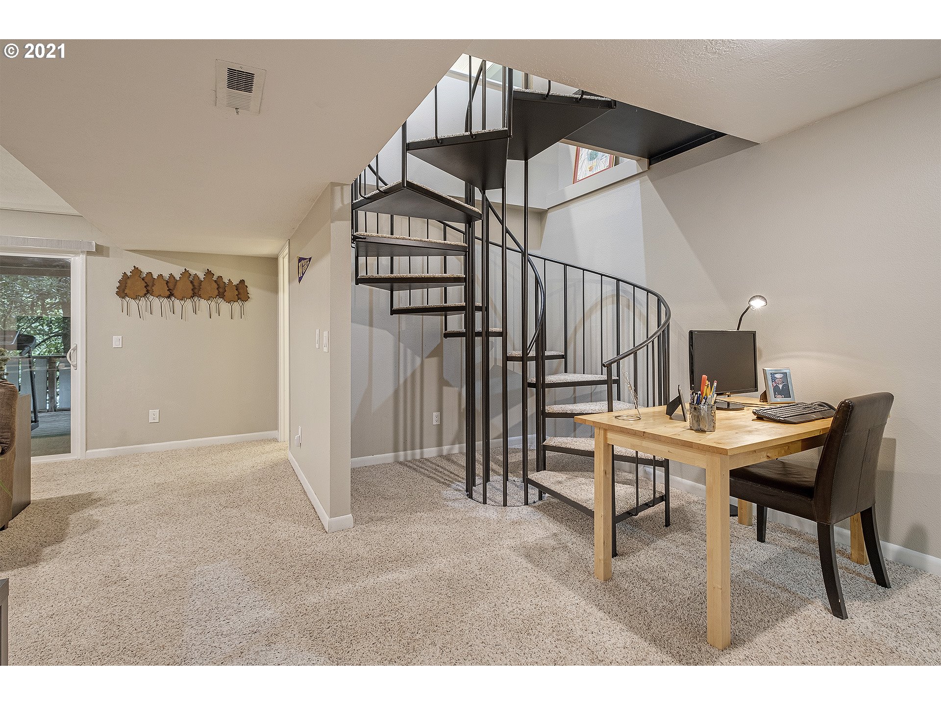 9706 Southwest Quail Post Road Portland, OR 97219 - Photo 23 of 31 Gallery Image 23