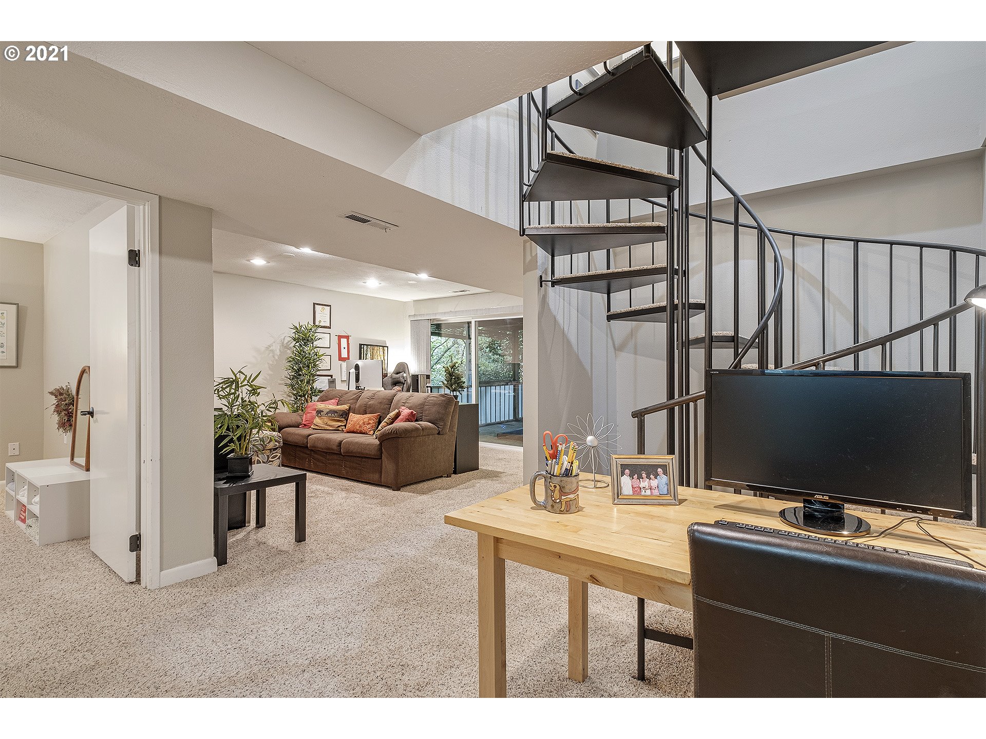 9706 Southwest Quail Post Road Portland, OR 97219 - Photo 24 of 31 Gallery Image 24