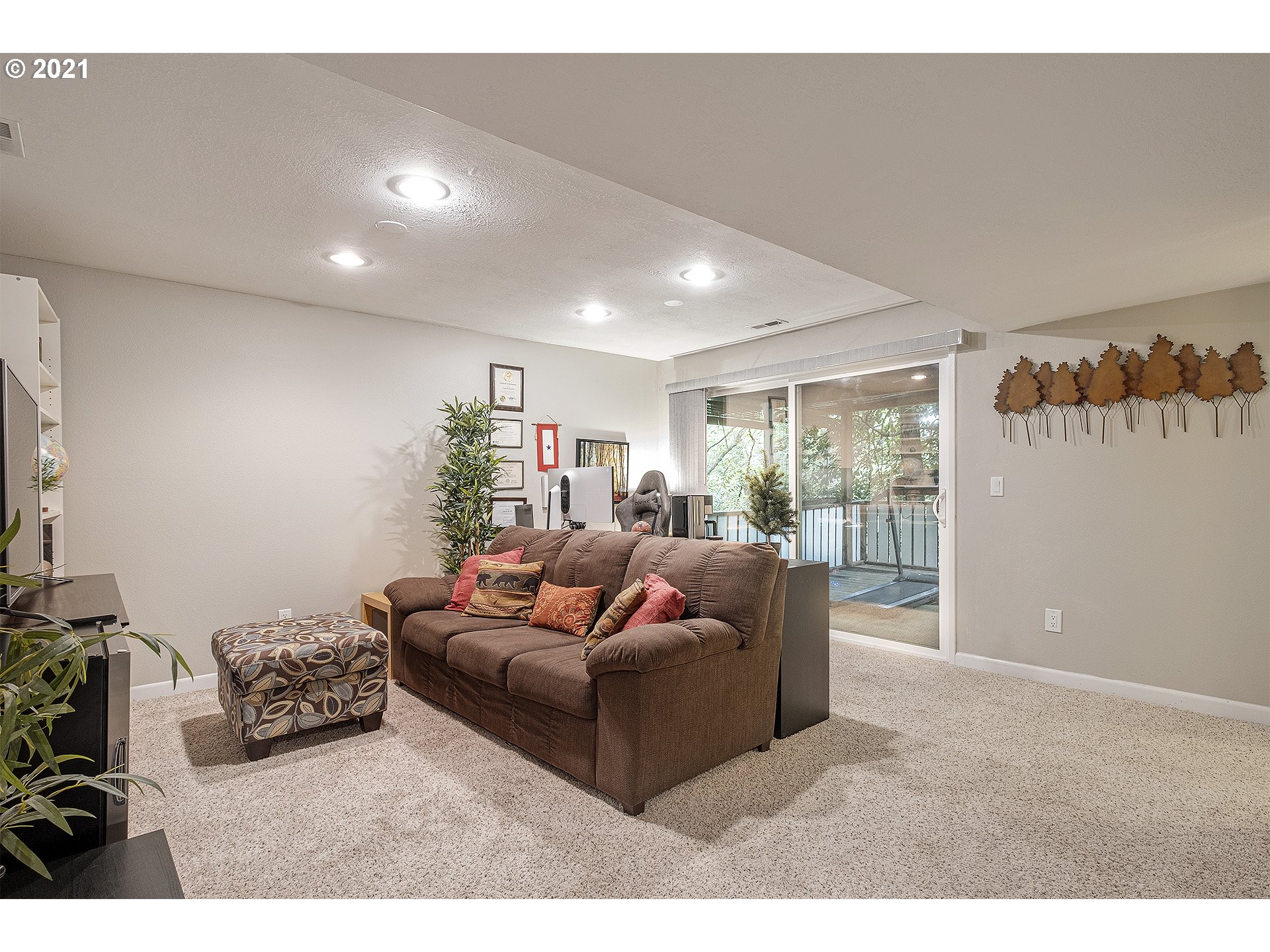 9706 Southwest Quail Post Road Portland, OR 97219 - Photo 25 of 31 Gallery Image 25