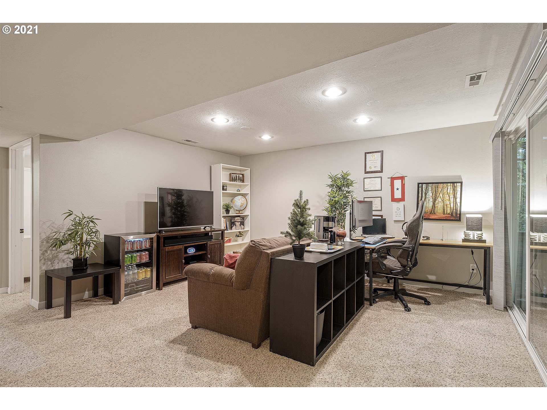 9706 Southwest Quail Post Road Portland, OR 97219 - Photo 26 of 31 Gallery Image 26