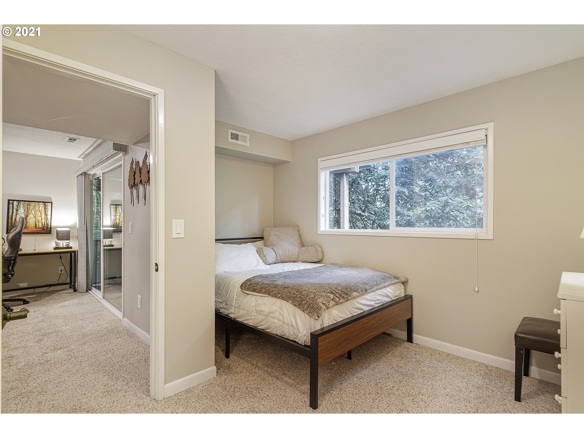 9706 Southwest Quail Post Road Portland, OR 97219 - Photo 27 of 31 Gallery Image 27