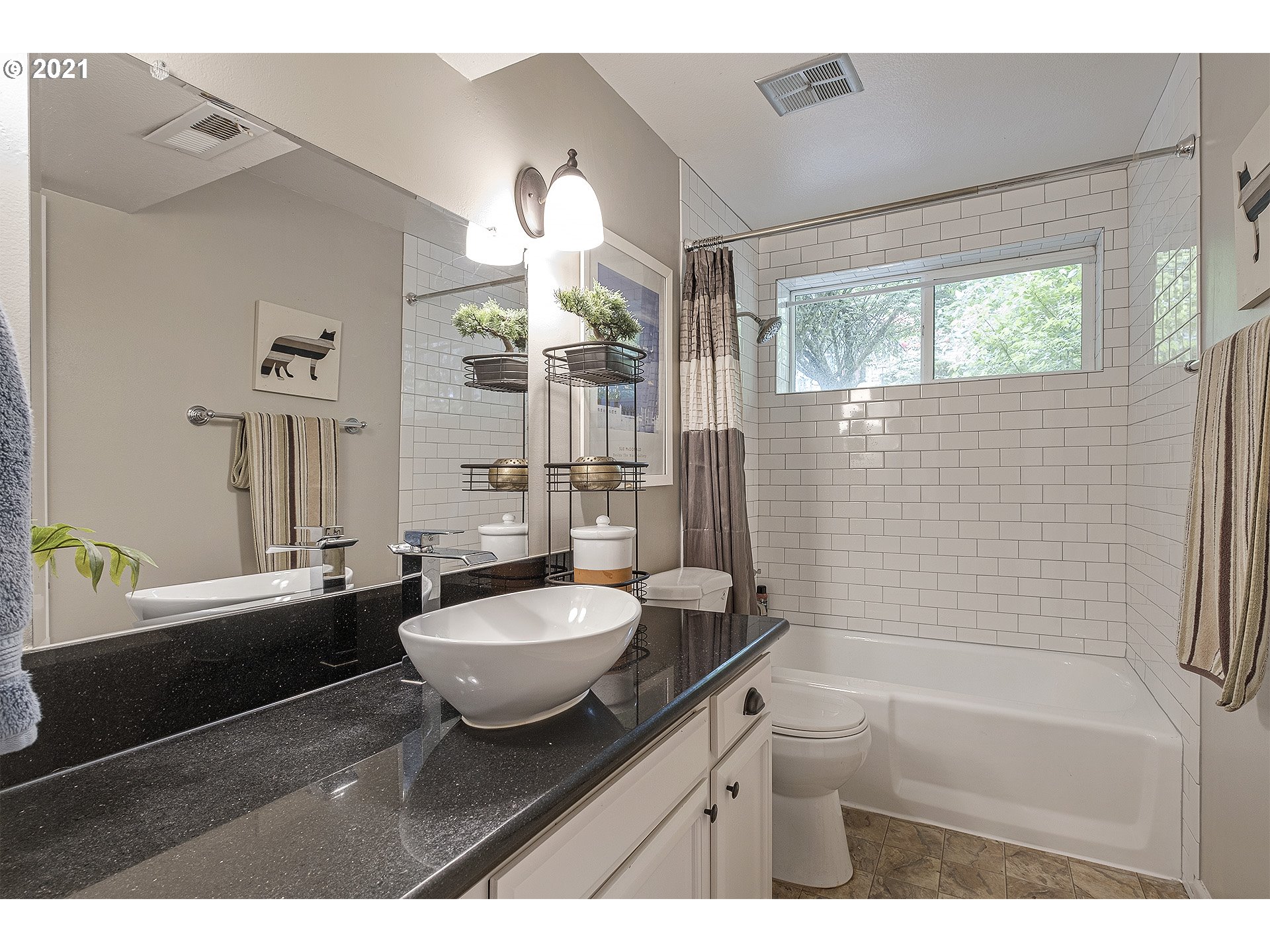 9706 Southwest Quail Post Road Portland, OR 97219 - Photo 28 of 31 Gallery Image 28
