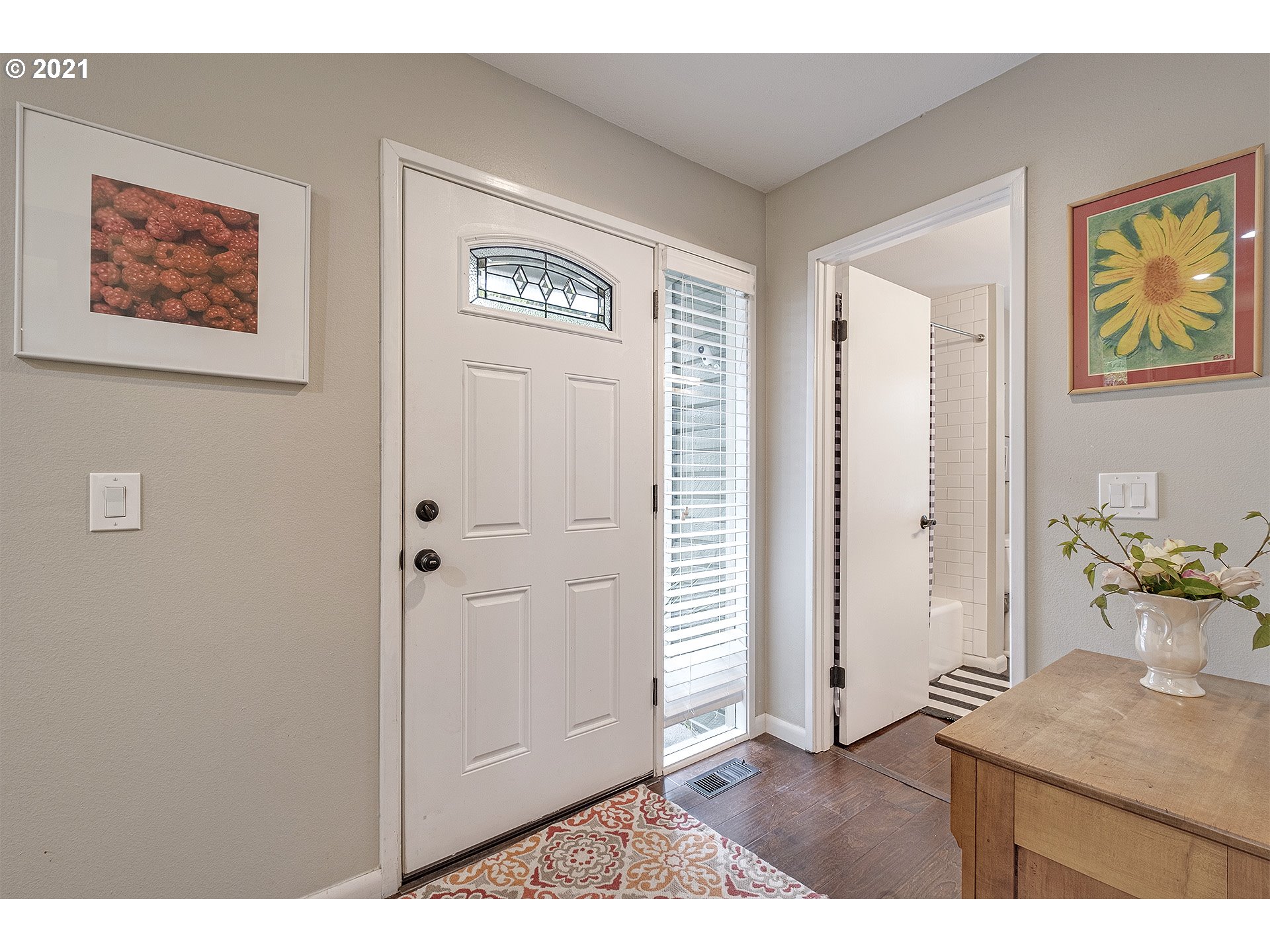 9706 Southwest Quail Post Road Portland, OR 97219 - Photo 3 of 31 Gallery Image 3