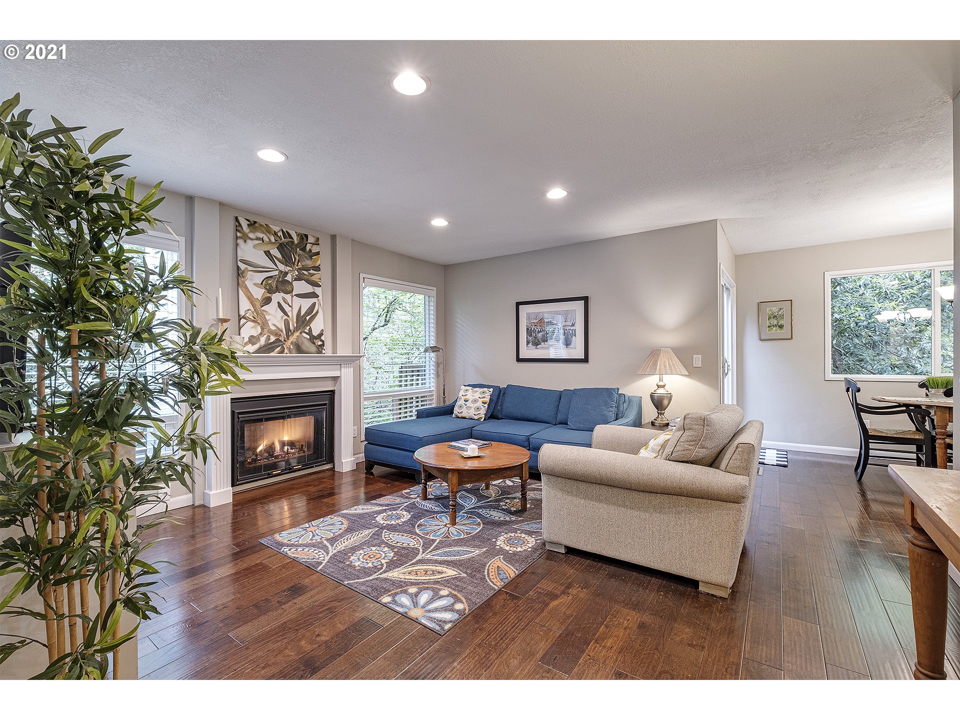 9706 Southwest Quail Post Road Portland, OR 97219 - Photo 5 of 31 Gallery Image 5