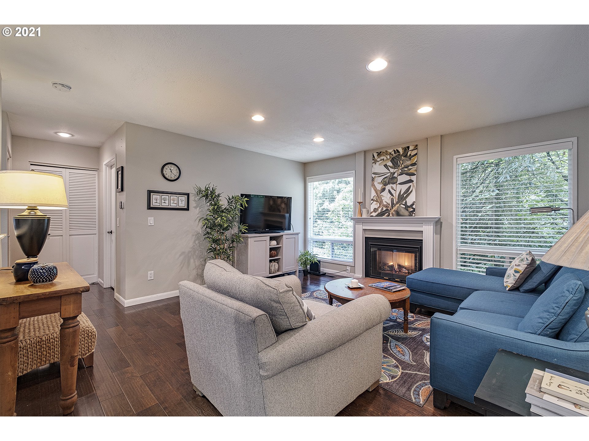 9706 Southwest Quail Post Road Portland, OR 97219 - Photo 7 of 31 Gallery Image 7