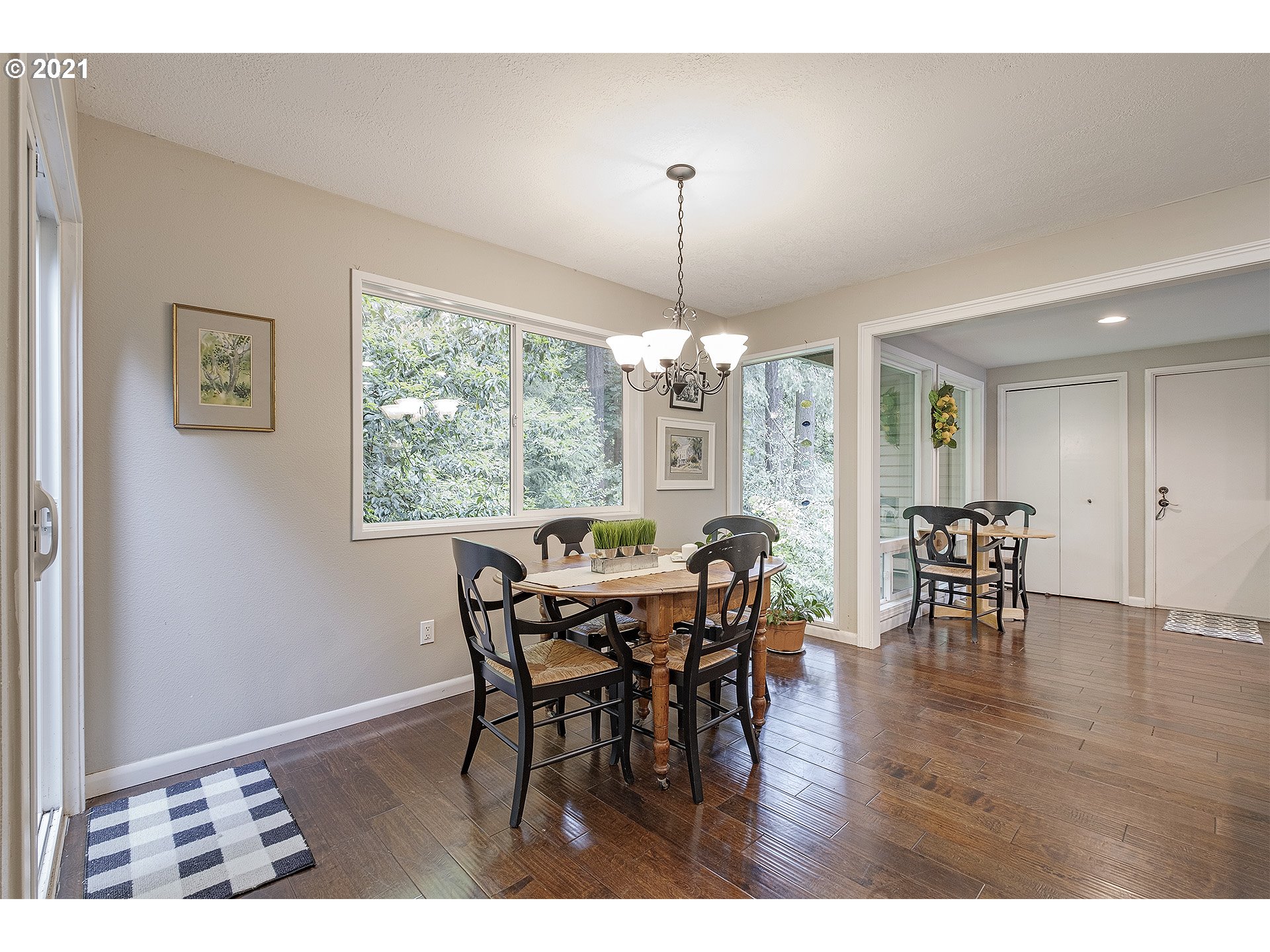 9706 Southwest Quail Post Road Portland, OR 97219 - Photo 8 of 31 Gallery Image 8