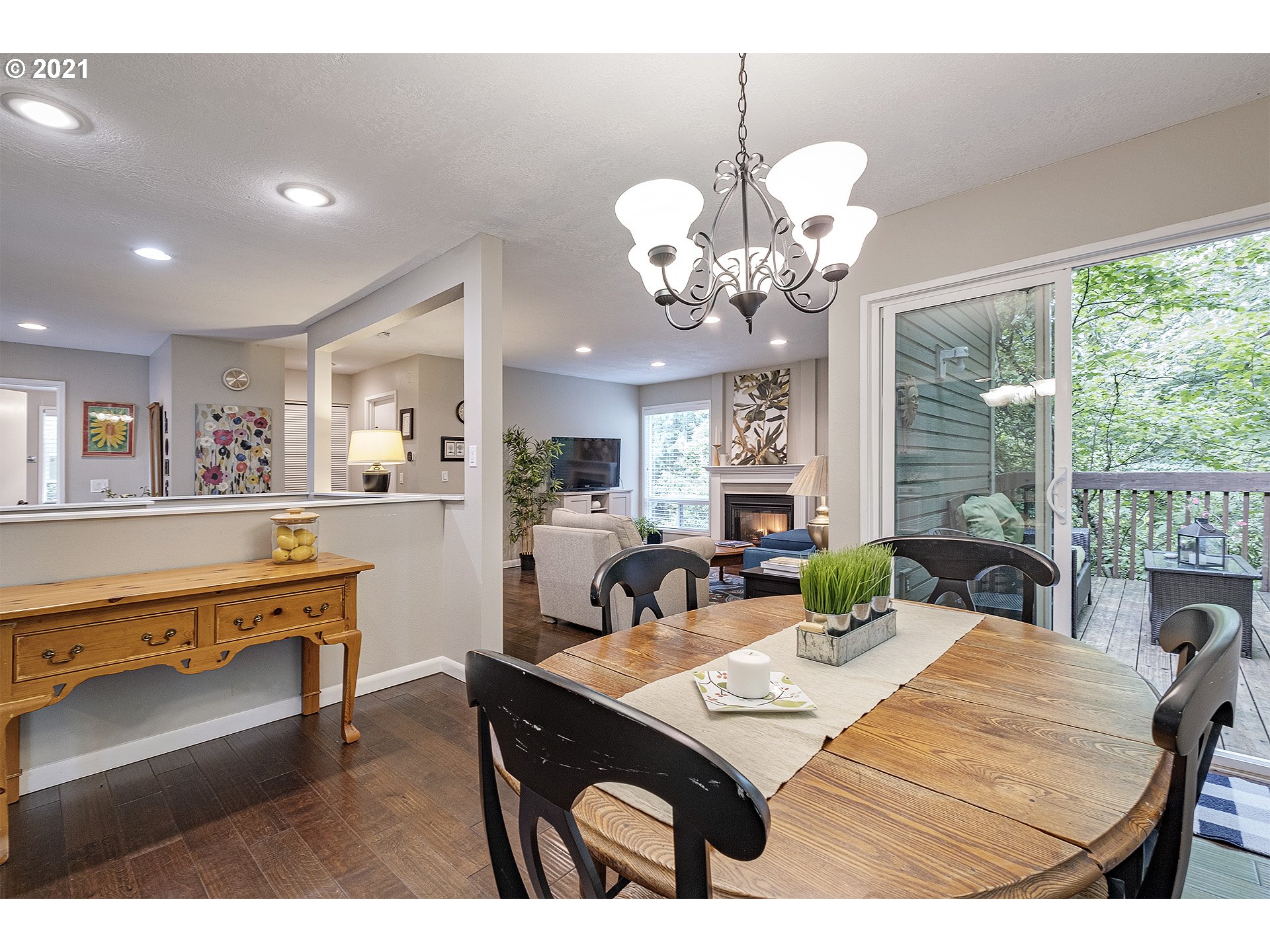 9706 Southwest Quail Post Road Portland, OR 97219 - Photo 10 of 31 Gallery Image 10