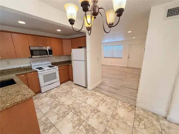 $1,599 | 2826 Van Buren Street, Unit 2, Hollywood, FL 33020