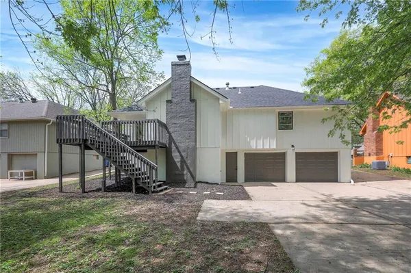 $359,900 | 203 Northeast Crescent Street, Lee's Summit, MO 64086