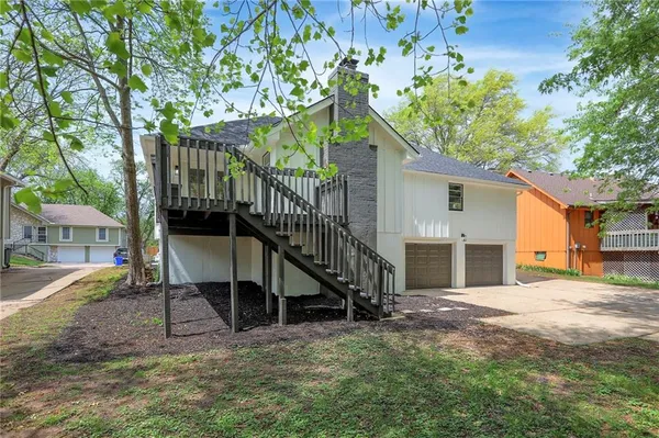 $359,900 | 203 Northeast Crescent Street, Lee's Summit, MO 64086