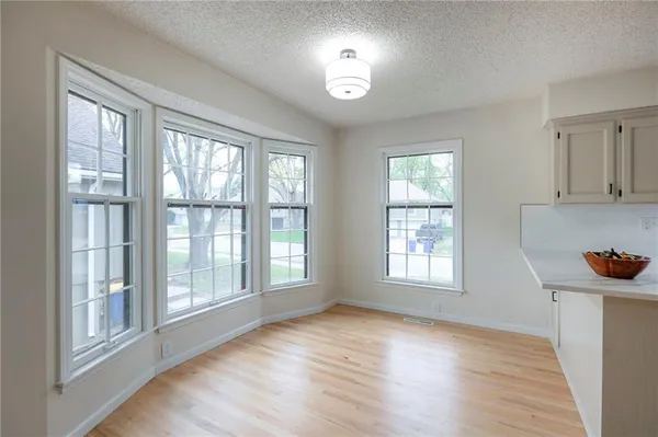 $359,900 | 203 Northeast Crescent Street, Lee's Summit, MO 64086