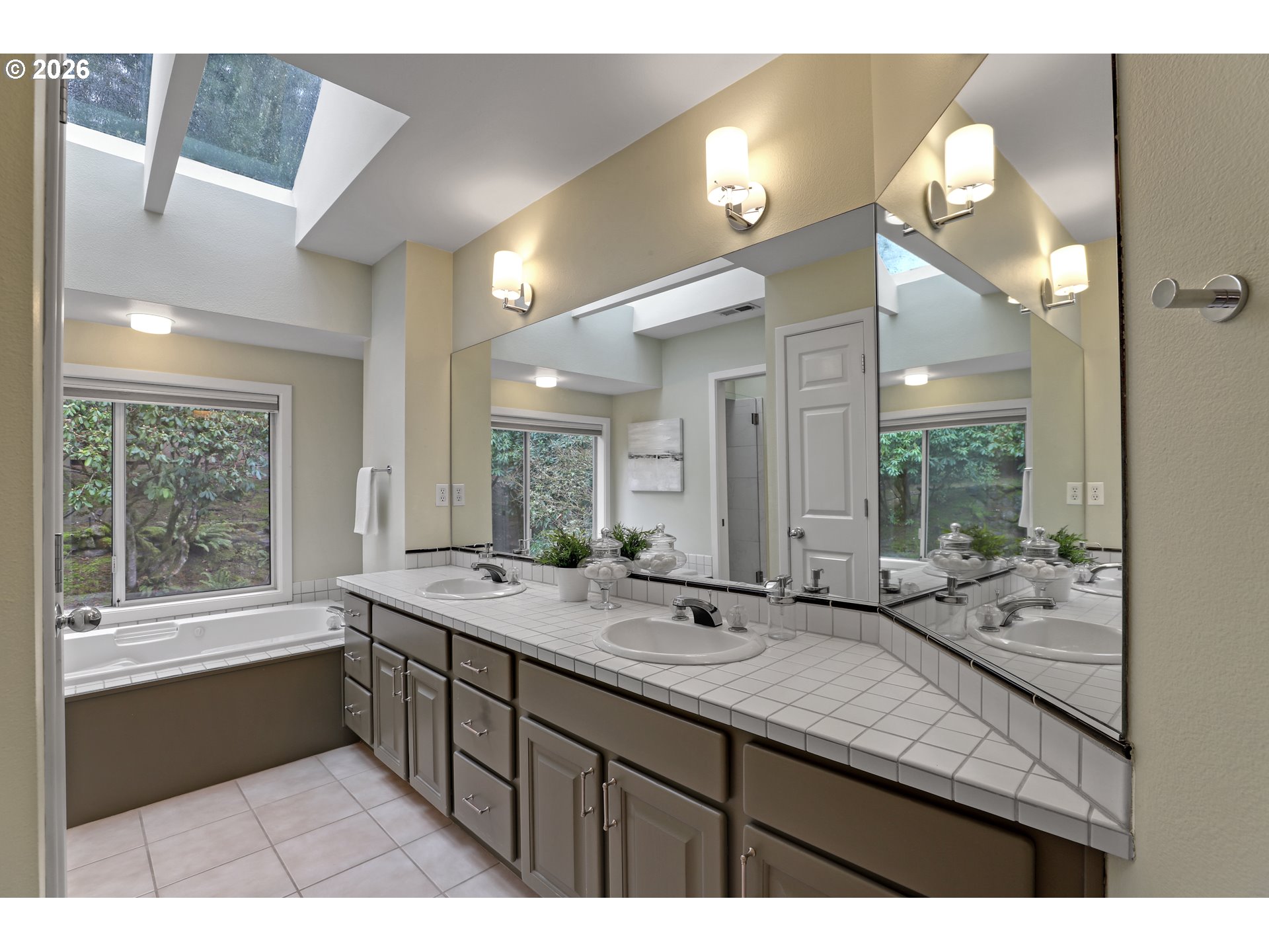 7635 South Hood Avenue Portland, OR 97219 - Photo 16 of 30