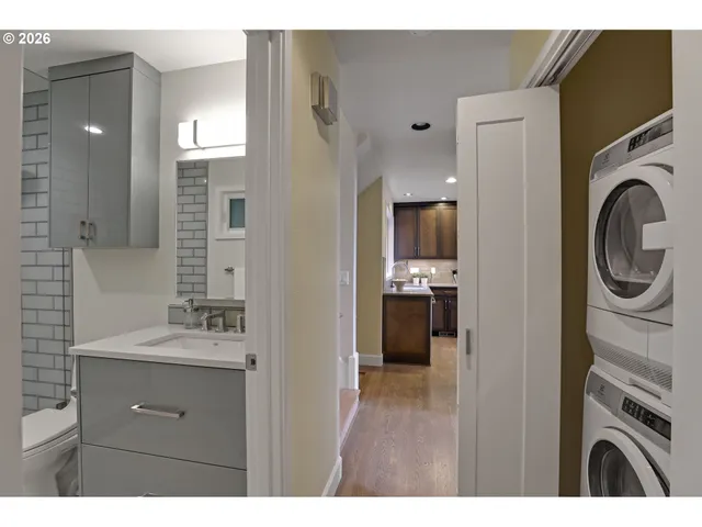 $739,000 | 7635 South Hood Avenue, Portland, OR 97219