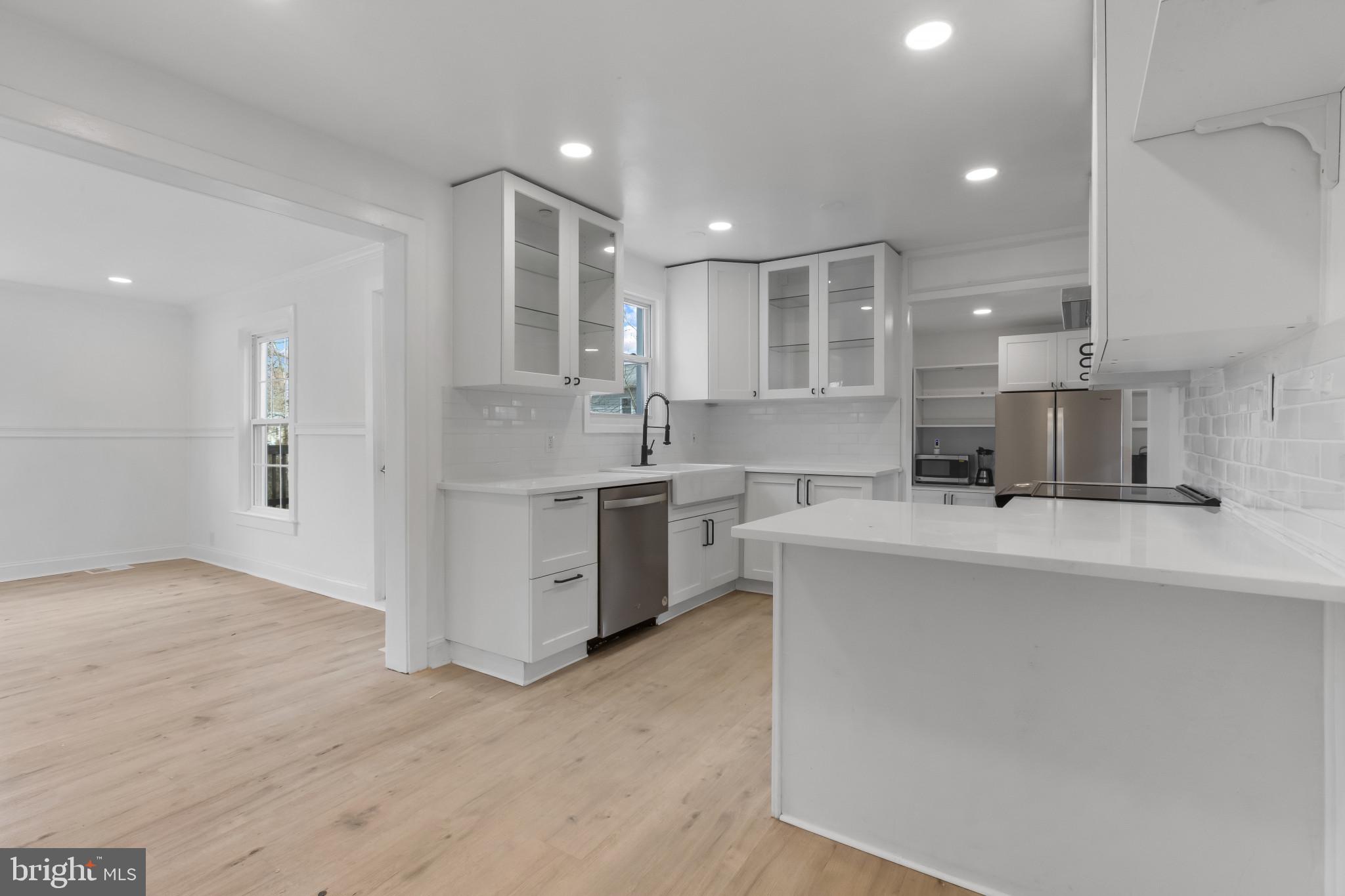 3284 Annandale Road Falls Church, VA 22042 - Photo 7 of 42