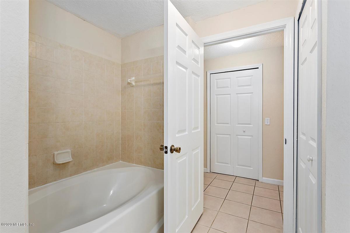 8550 Touchton Road, Unit 1323 Jacksonville, FL 32216 - Photo 13 of 25 Bathroom