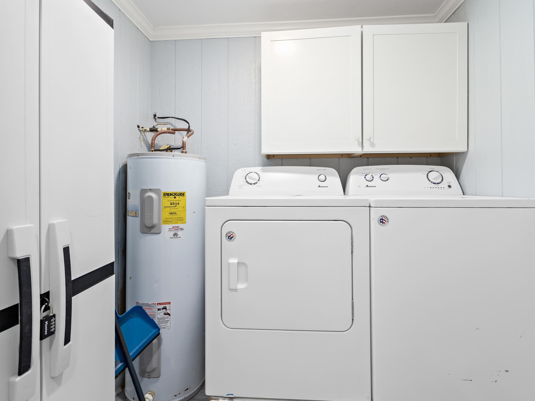 2055 State Highway 87 Crystal Beach, TX 77650 - Photo 21 of 32 a utility room with dryer and washer