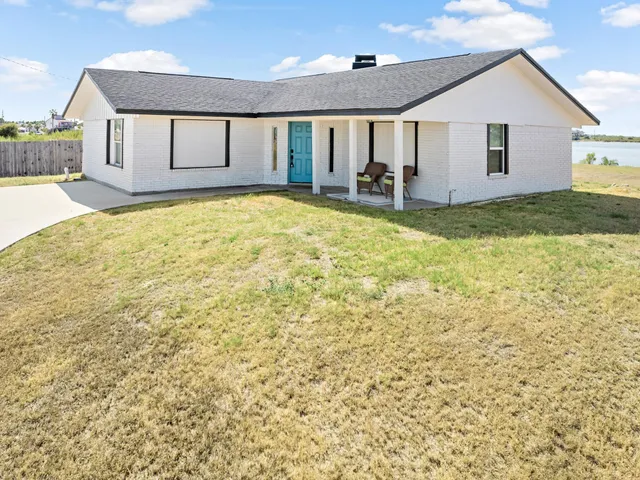 a view of a house with backyard and garage
