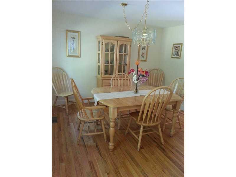 15 North Village Road York, ME 03902 - Photo 4 of 17 Dining Room.