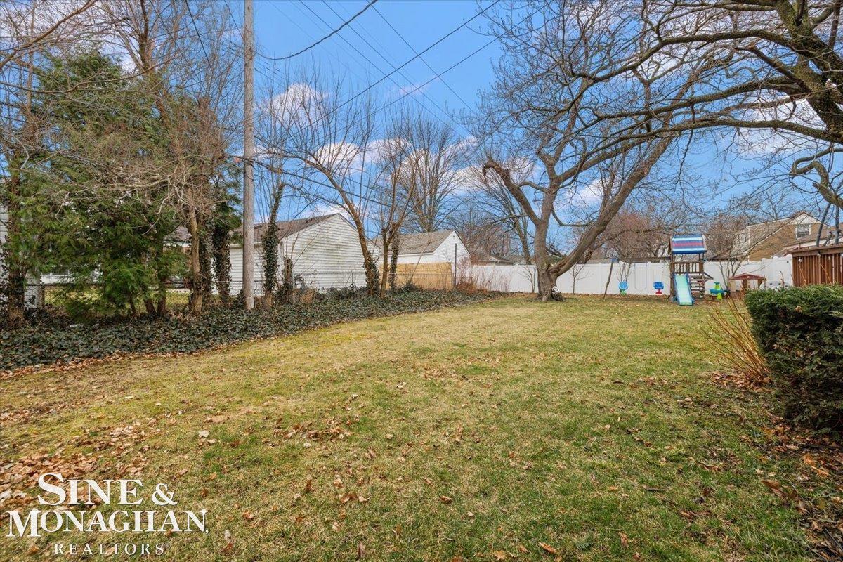 2207 Hawthorne Road Grosse Pointe Woods, MI 48236 - Photo 39 of 42