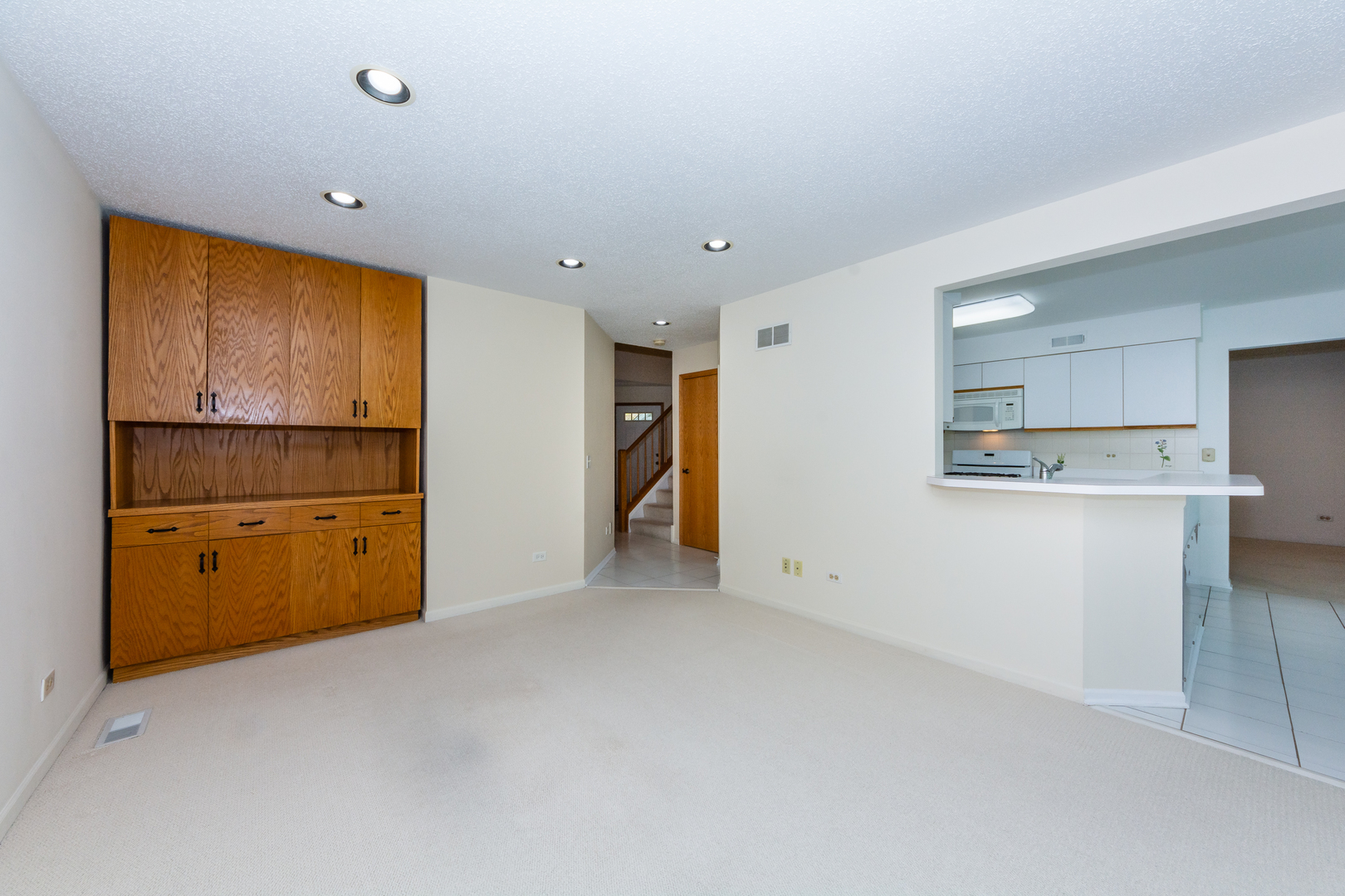 4510 Deer Trail Northbrook, IL 60062 - Photo 17 of 44 a view of an empty room