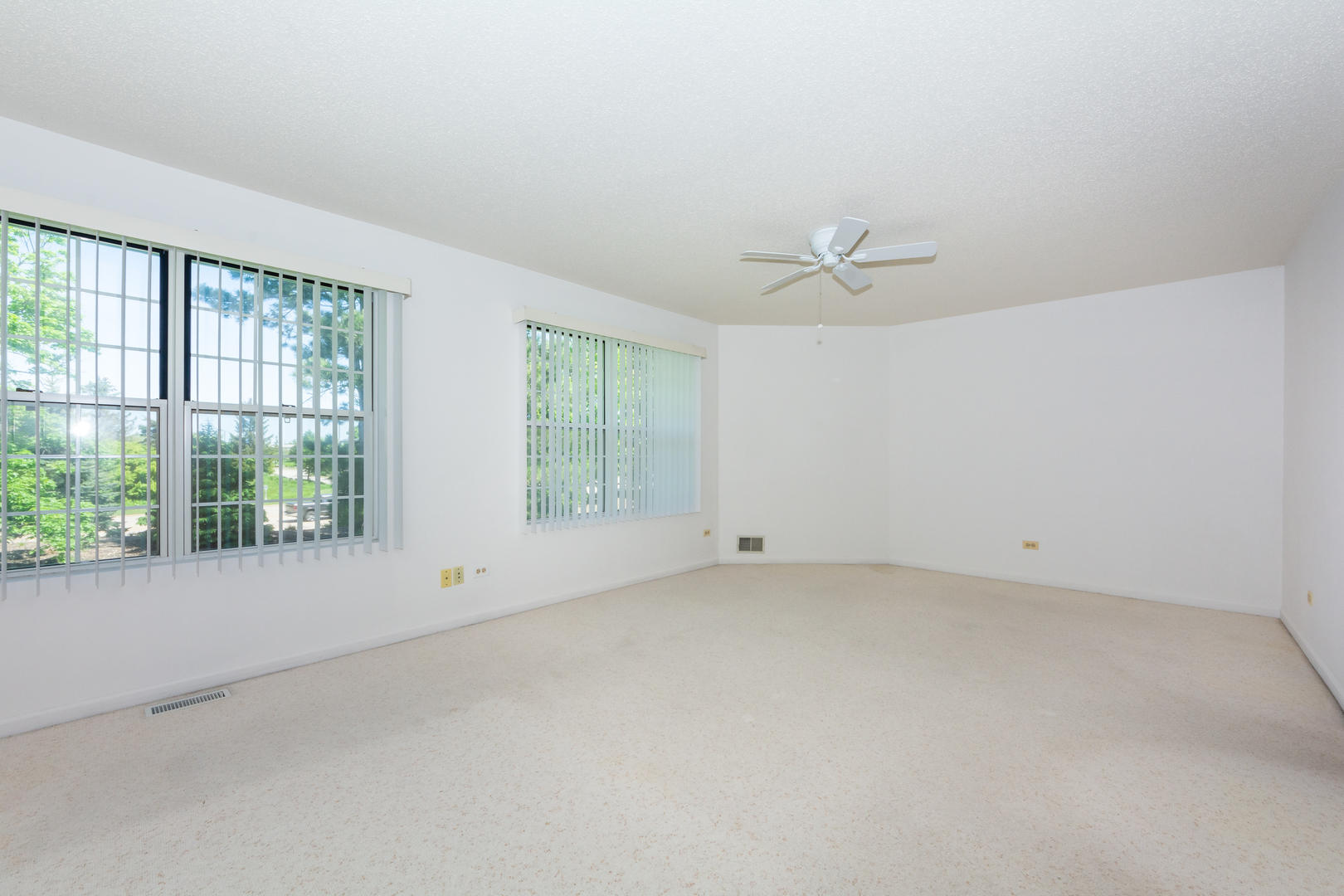 4510 Deer Trail Northbrook, IL 60062 - Photo 21 of 44 an empty room with a window and a ceiling fan