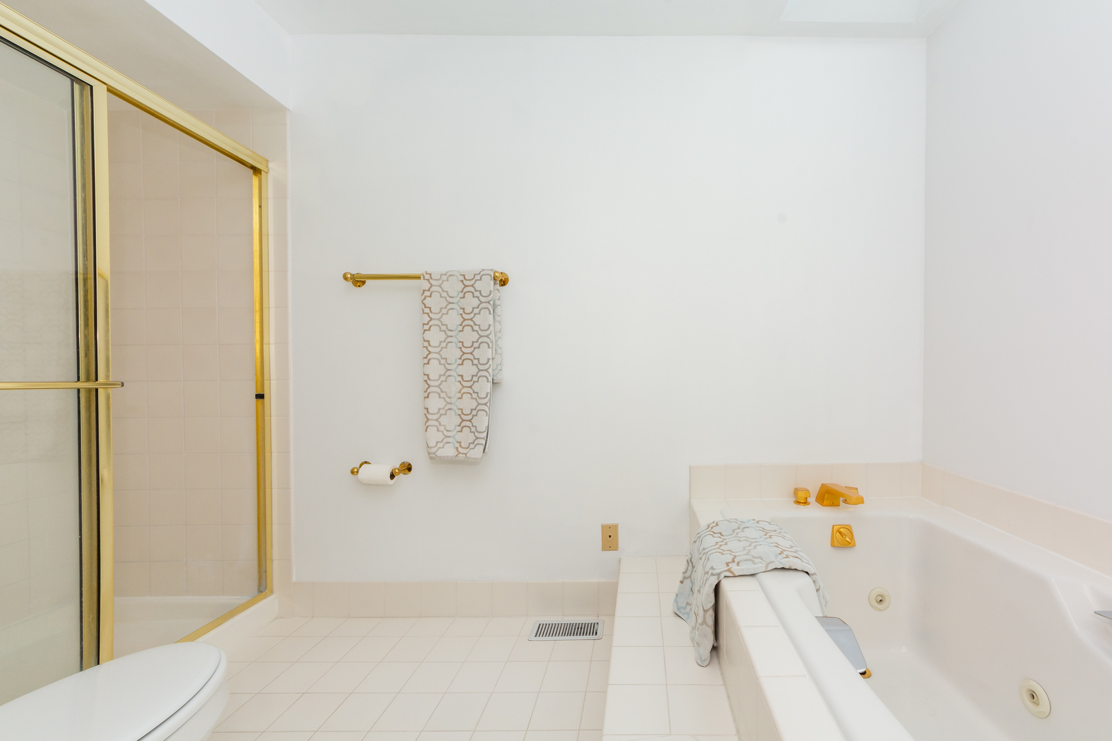 4510 Deer Trail Northbrook, IL 60062 - Photo 29 of 44 a bathroom with a bathtub and a shower