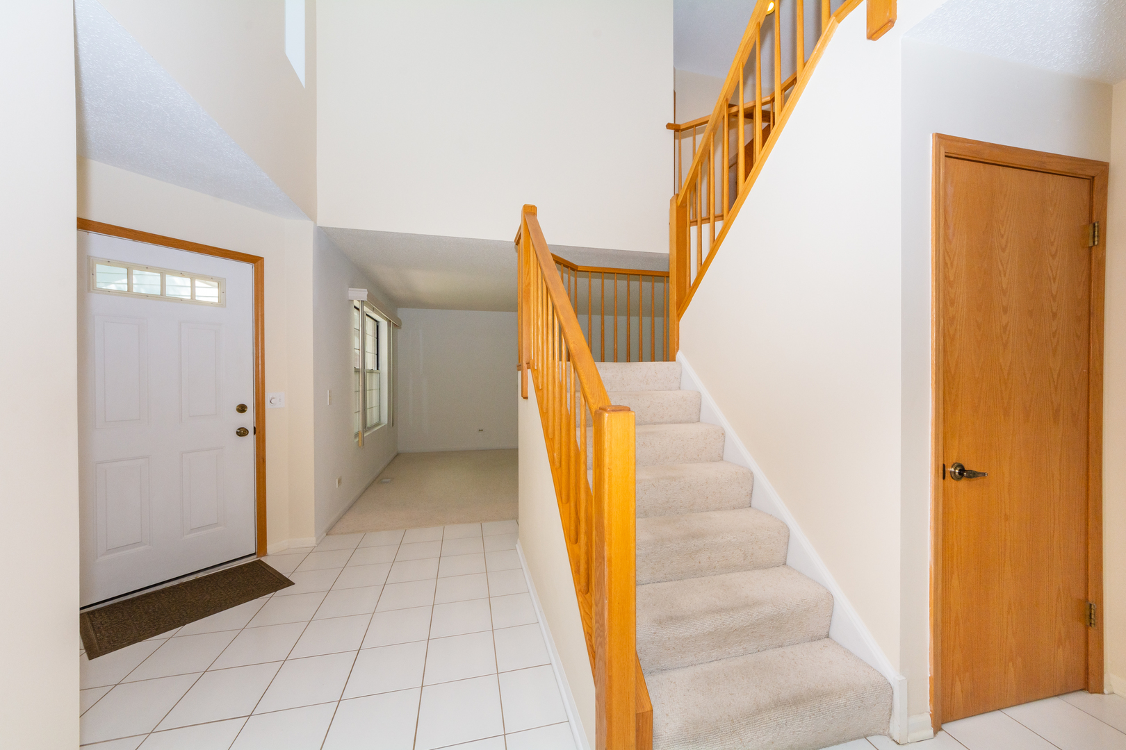 4510 Deer Trail Northbrook, IL 60062 - Photo 4 of 44 a view of a staircase