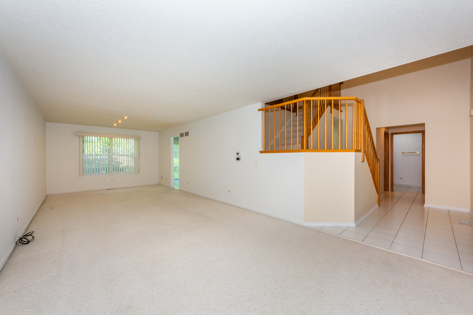 4510 Deer Trail Northbrook, IL 60062 - Photo 7 of 44 an empty room with windows and closet