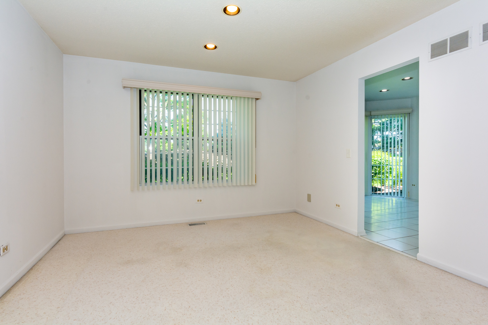 4510 Deer Trail Northbrook, IL 60062 - Photo 8 of 44 an empty room with windows