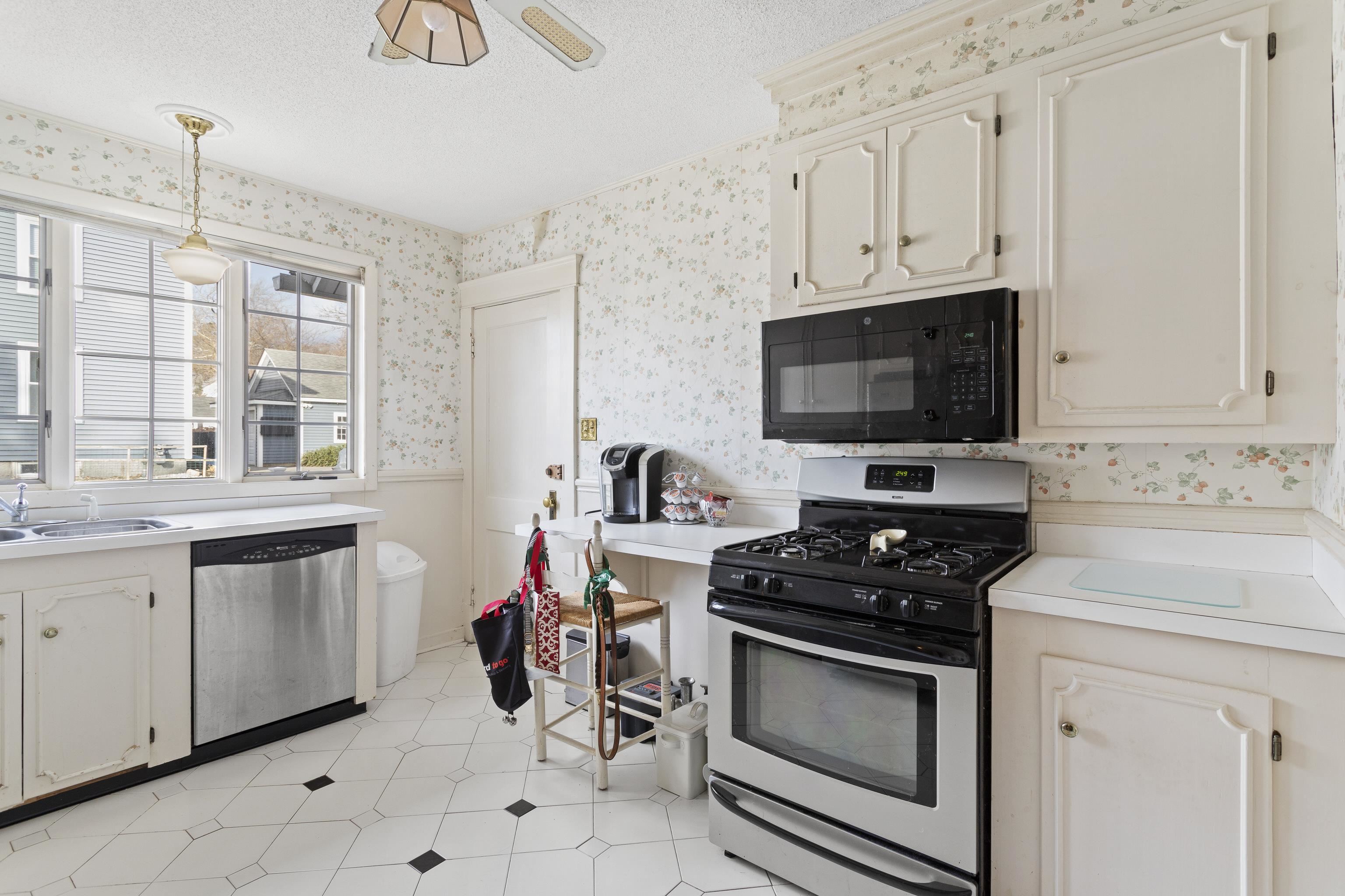 209 Ray Street Manchester, NH 03104 - Photo 21 of 35 Gallery Image 21