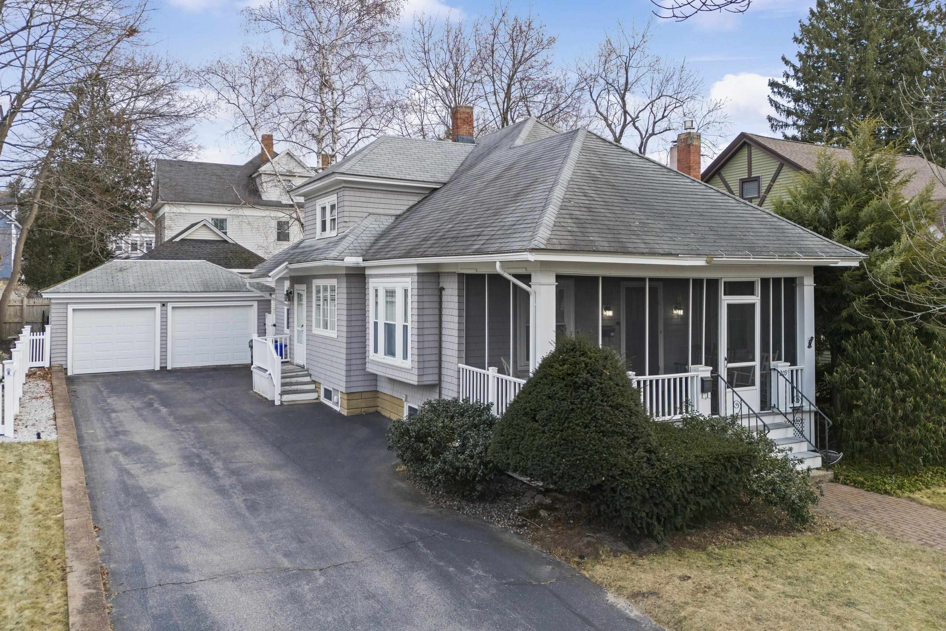 209 Ray Street Manchester, NH 03104 - Photo 3 of 35 Gallery Image 3