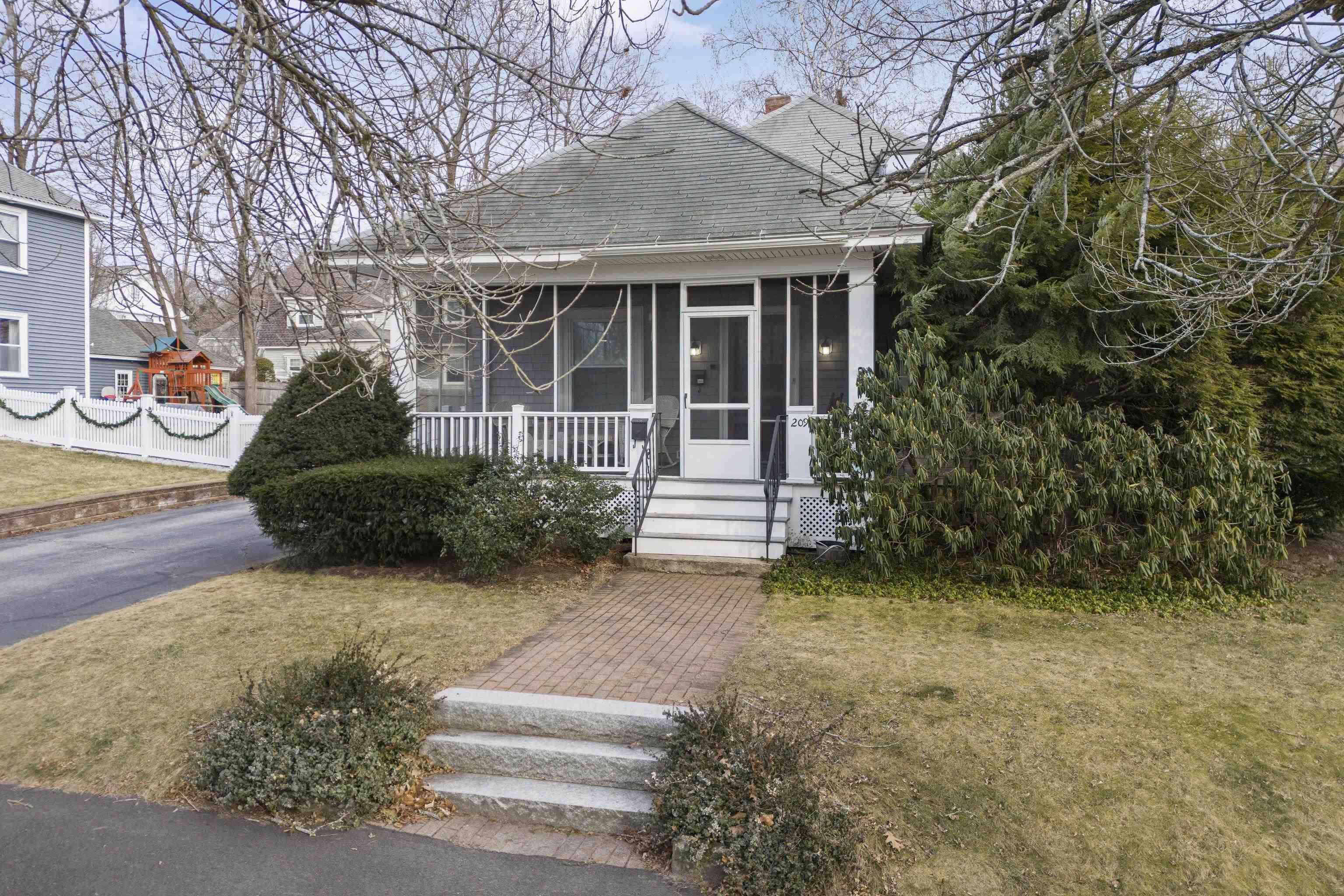 209 Ray Street Manchester, NH 03104 - Photo 5 of 35 Gallery Image 5