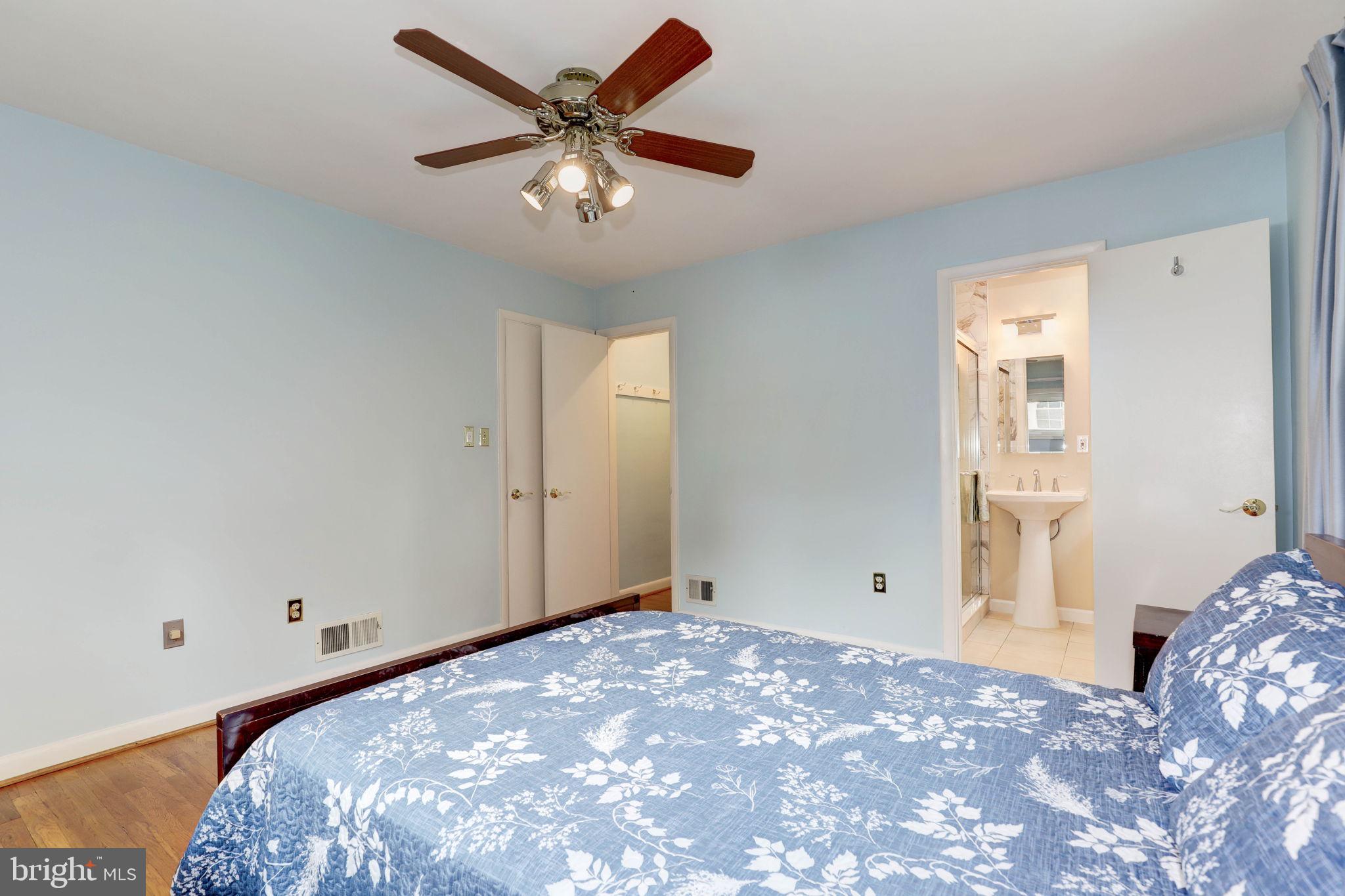 6222 Rockhurst Road Bethesda, MD 20817 - Photo 16 of 52 Primary bedroom with en-suite bathroom