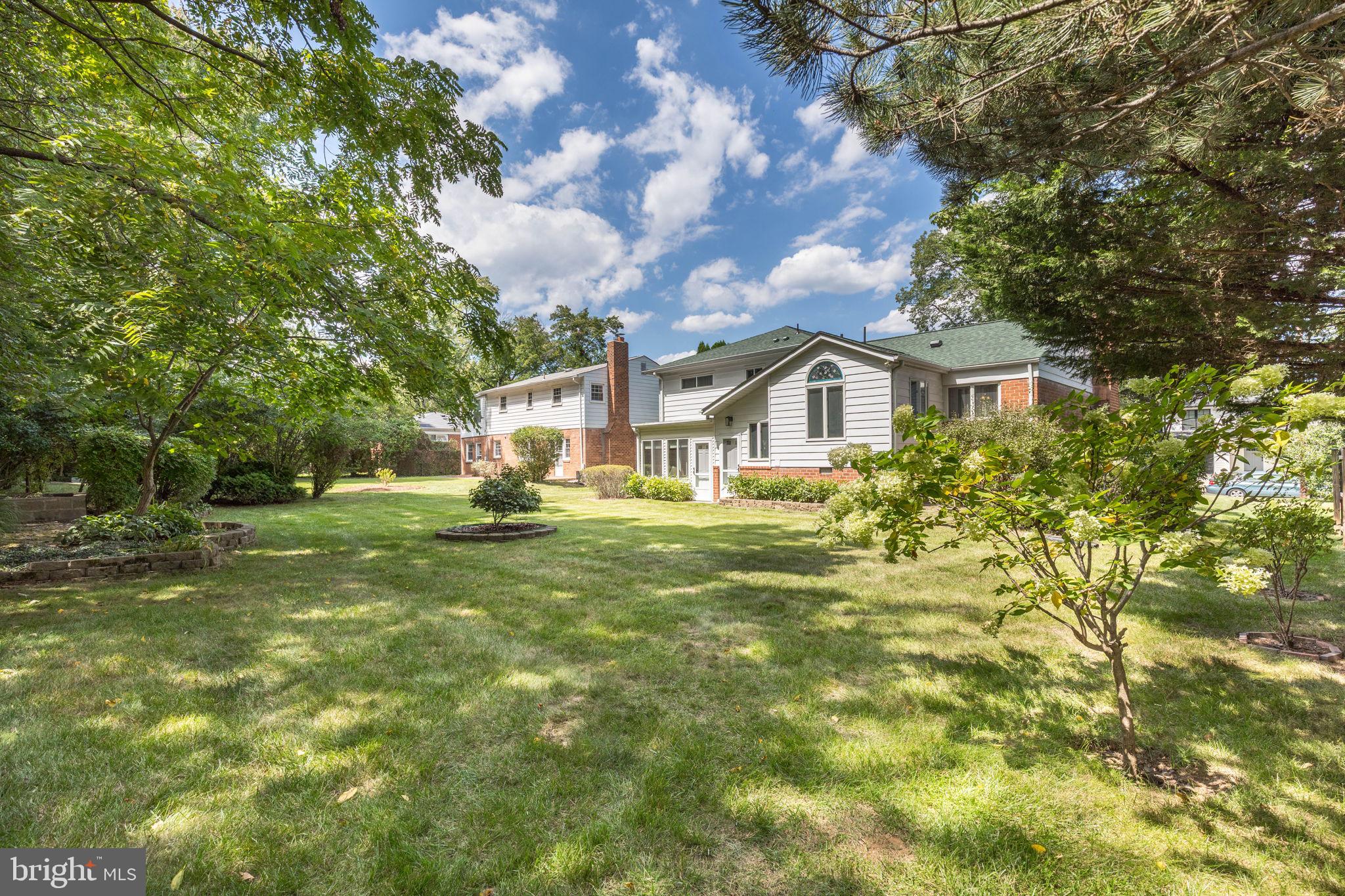 6222 Rockhurst Road Bethesda, MD 20817 - Photo 43 of 52 Large backyard