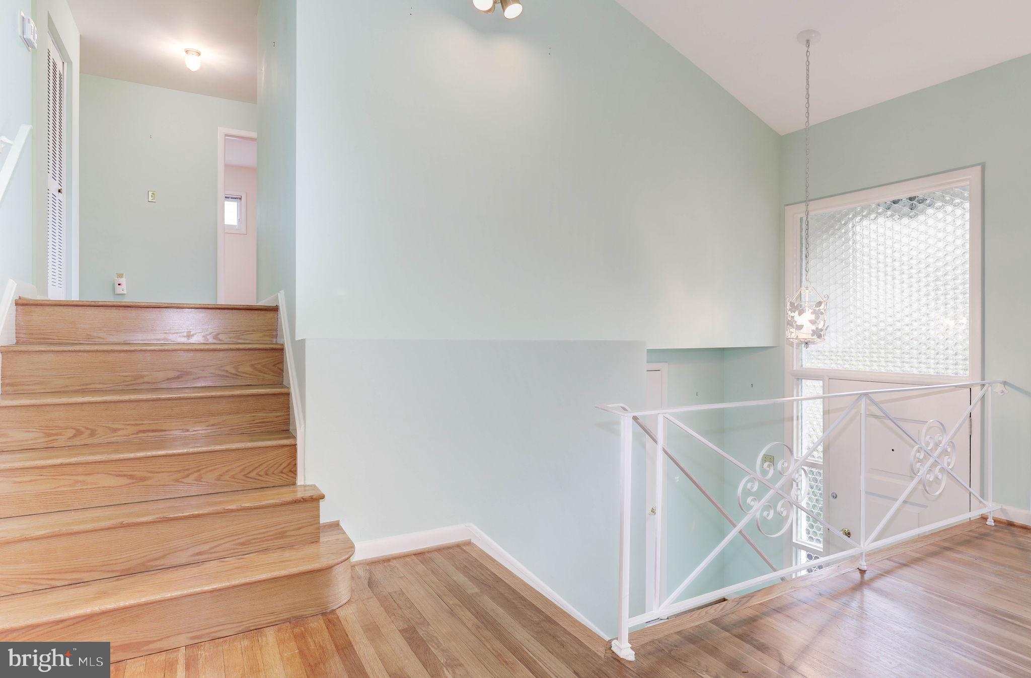 6222 Rockhurst Road Bethesda, MD 20817 - Photo 6 of 52 Cathedral ceiling entry
