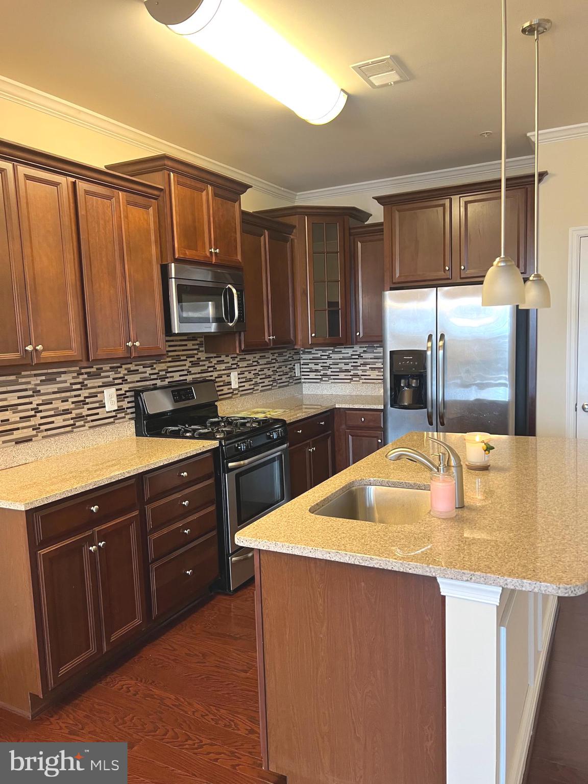 9138 Ruby Lockhart Boulevard Lanham, MD 20706 - Photo 5 of 20