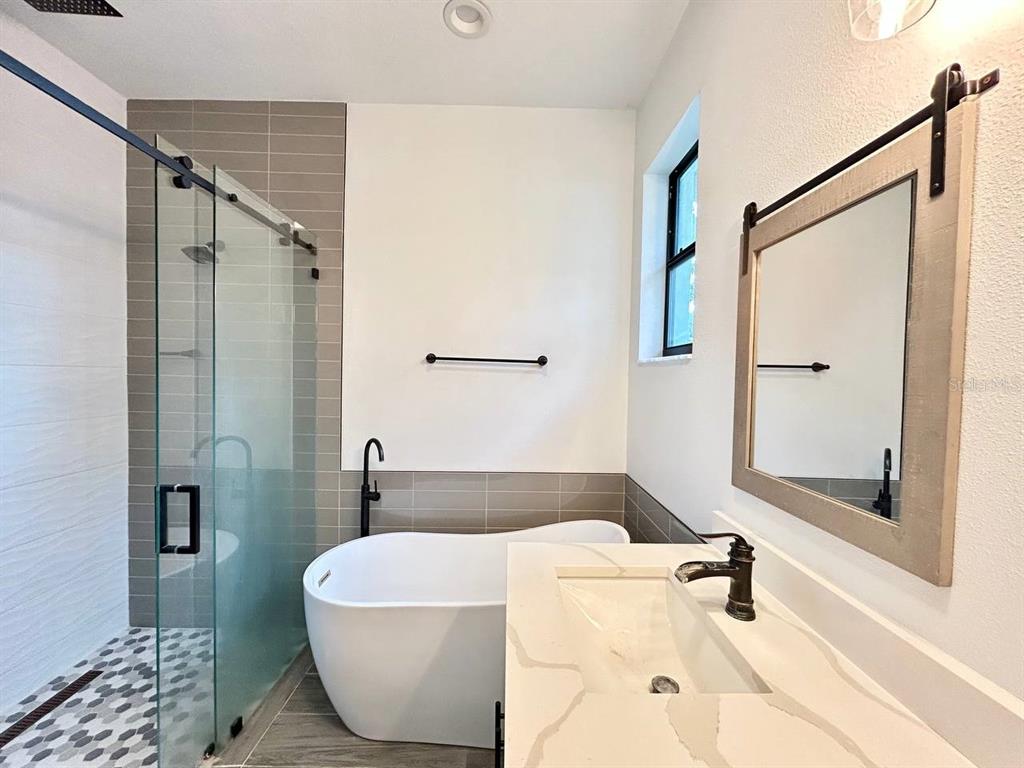 3228 West Beach Street Tampa, FL 33607 - Photo 12 of 22 a bathroom with a bathtub and shower